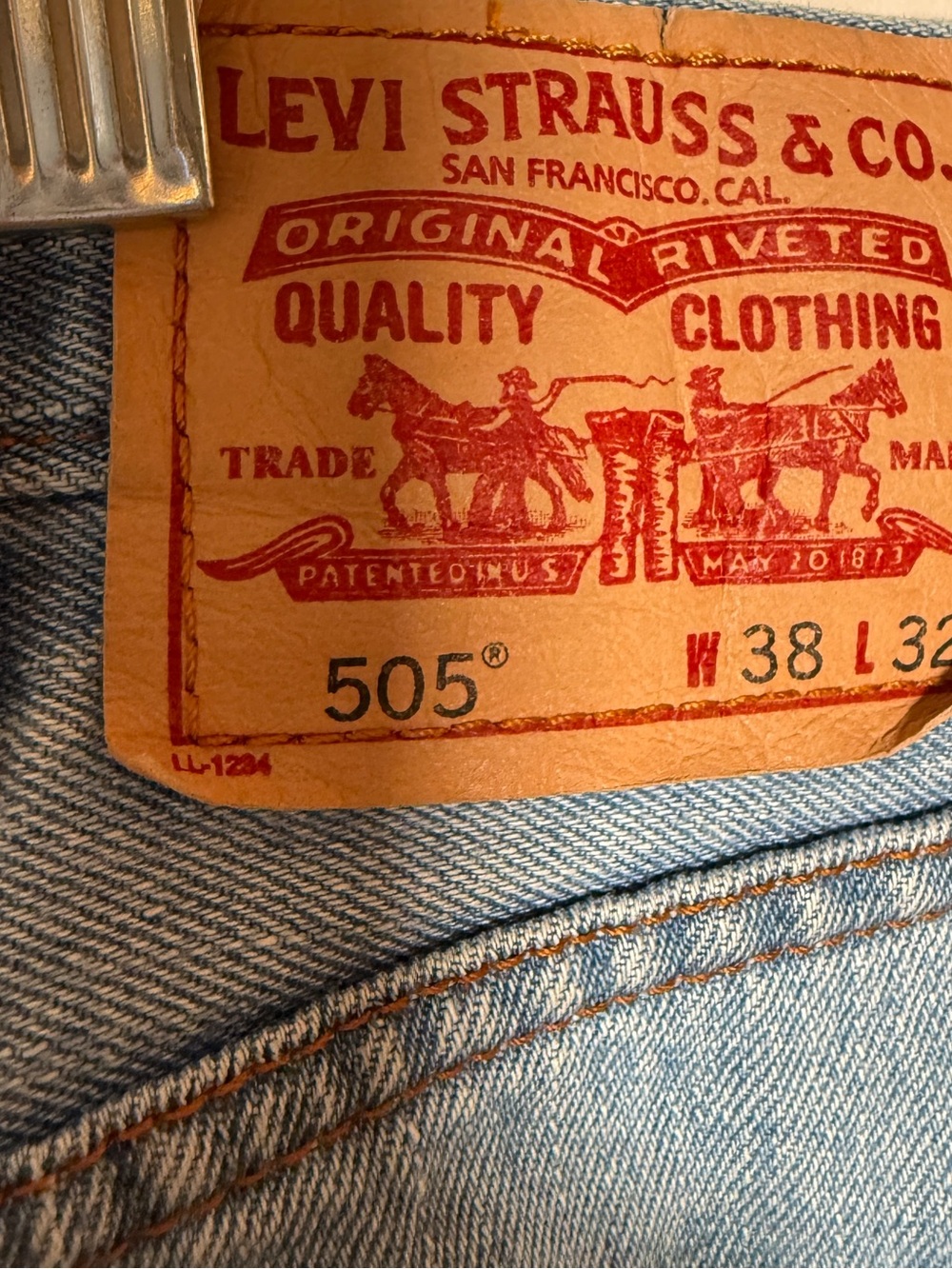 Levi's 505 Regular Fit 38x32 Light Blue Men’s Jeans - Picture 5 of 8